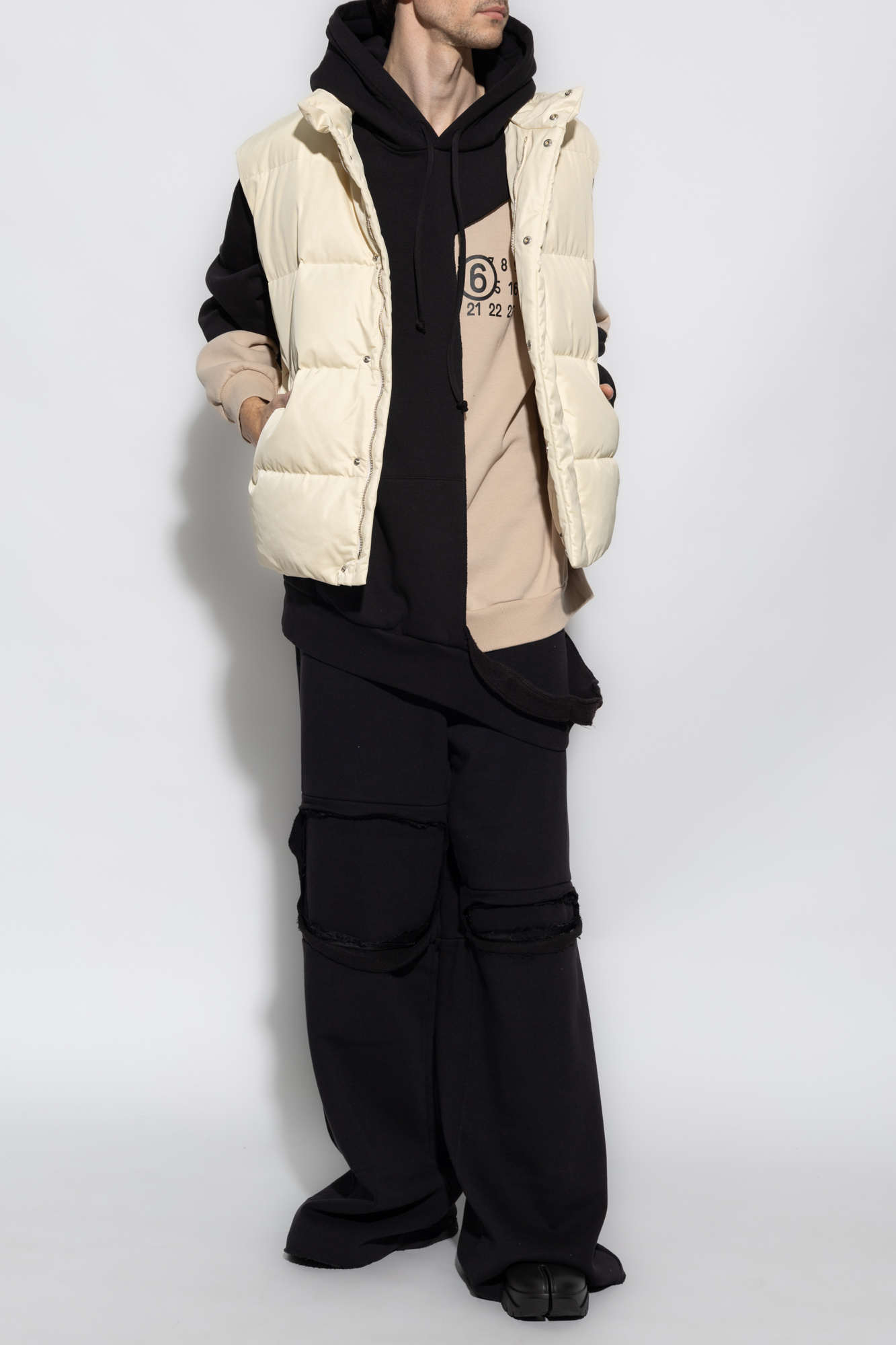 【関税＆送料込み】Mm6 Maison Margiela Vests With Logo Mm6 Maison Margiela - Girl's Black Sleeveless Jacket